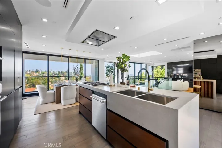 2033 Glencoe, Los Angeles, California 90068