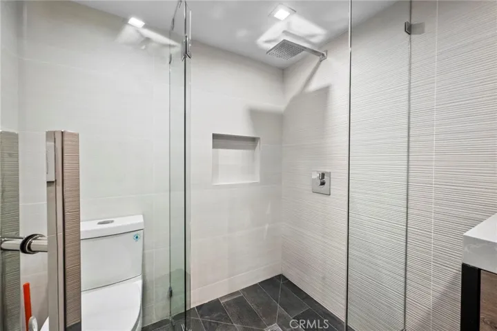 2033 Glencoe, Los Angeles, California 90068