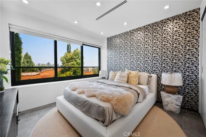 2033 Glencoe, Los Angeles, California 90068