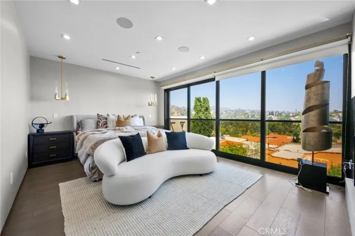 2033 Glencoe, Los Angeles, California 90068