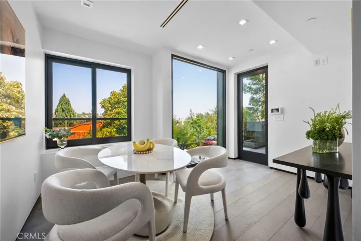 2033 Glencoe, Los Angeles, California 90068