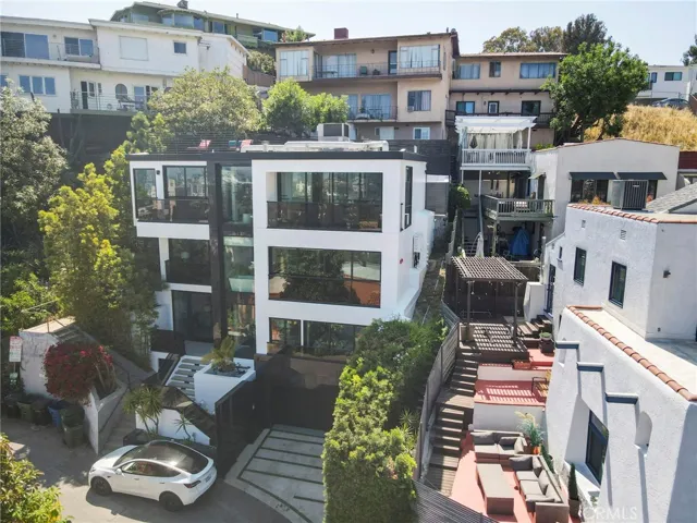 2033 Glencoe, Los Angeles, California 90068