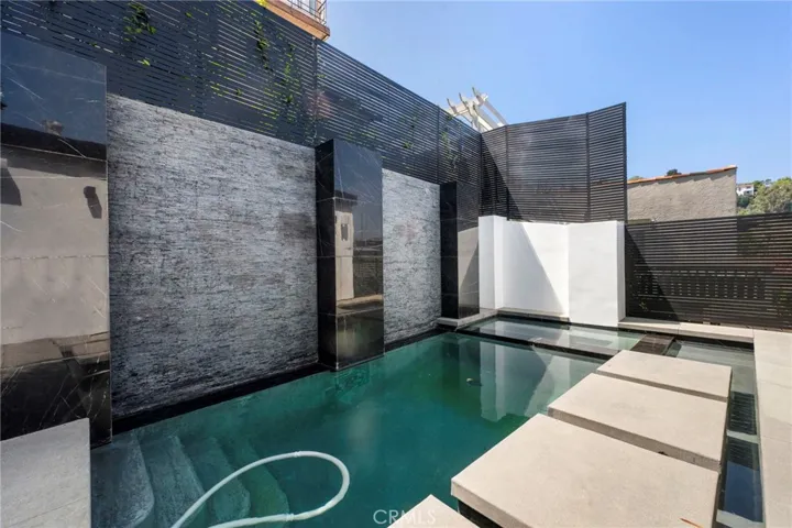 2033 Glencoe, Los Angeles, California 90068