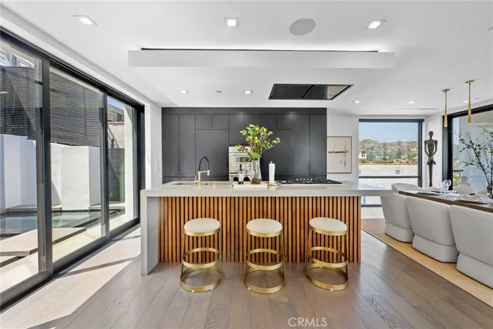 2033 Glencoe, Los Angeles, California 90068