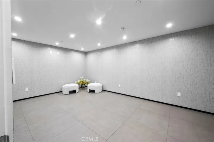 2033 Glencoe, Los Angeles, California 90068