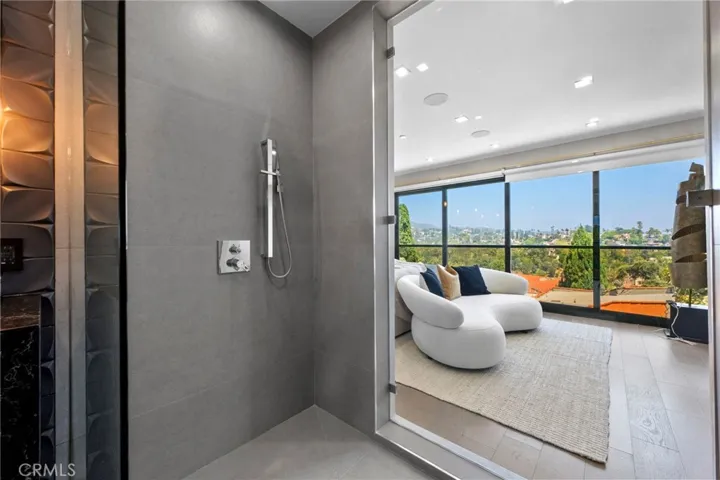 2033 Glencoe, Los Angeles, California 90068