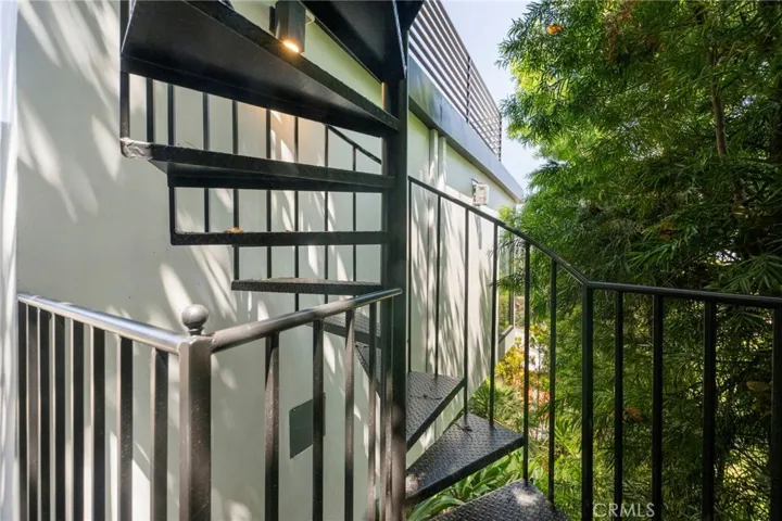 2033 Glencoe, Los Angeles, California 90068