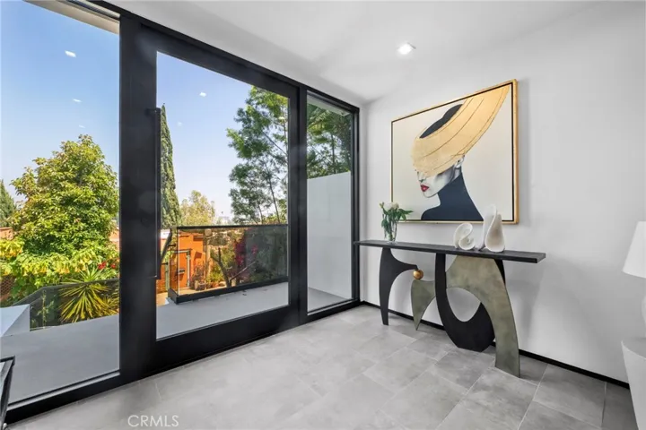 2033 Glencoe, Los Angeles, California 90068