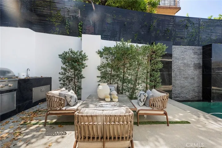 2033 Glencoe, Los Angeles, California 90068