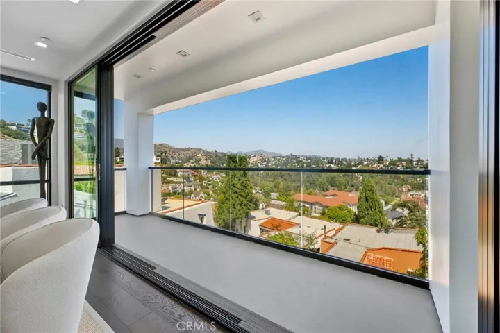 2033 Glencoe, Los Angeles, California 90068