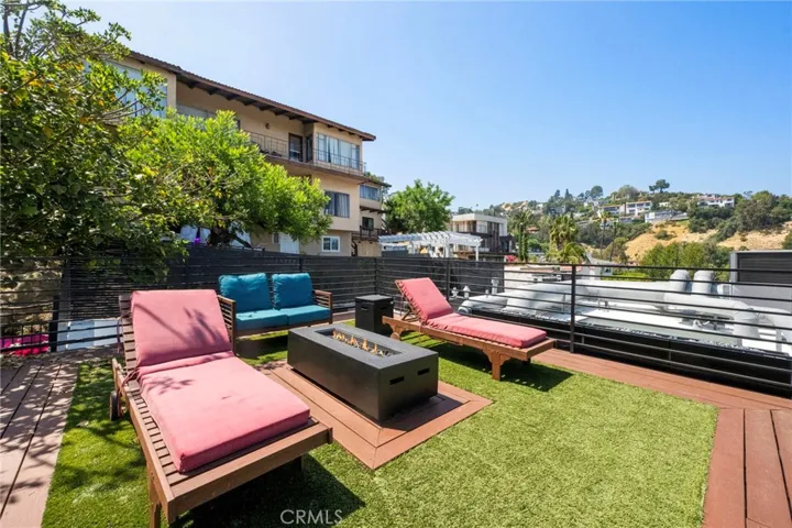 2033 Glencoe, Los Angeles, California 90068