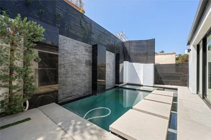 2033 Glencoe, Los Angeles, California 90068