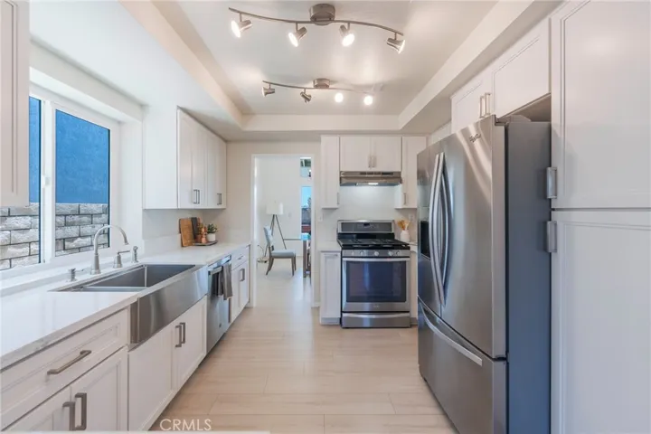 6002 Manorfield, Huntington Beach, California 92648