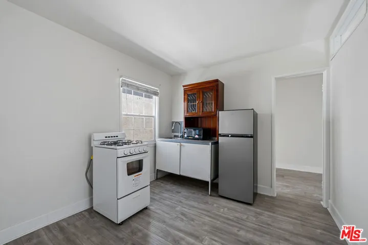 1238 S Beverly Glen Boulevard 10, Los Angeles, California 90024