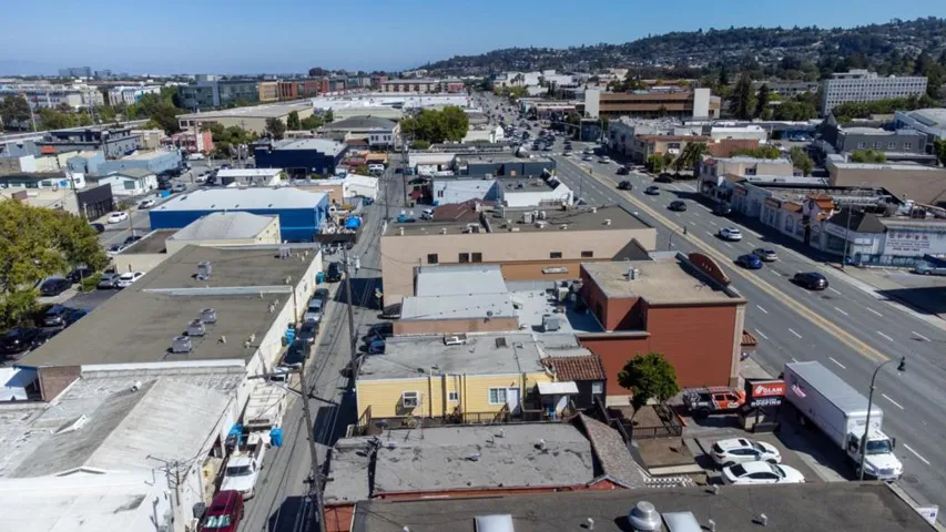 22772283 South El Camino Real, San Mateo, California 94403