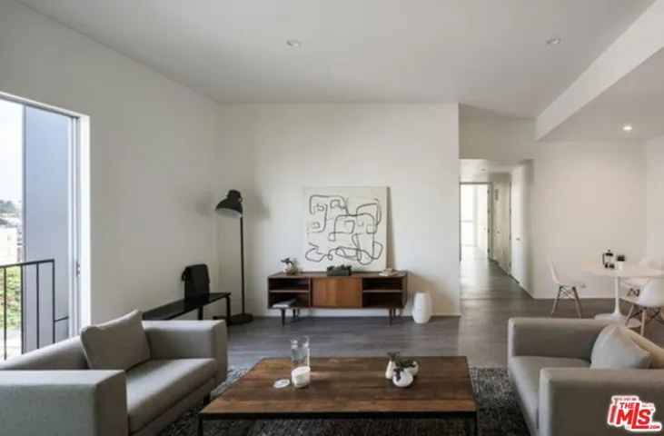 1038 S Mariposa Avenue 305, Los Angeles, California 90006