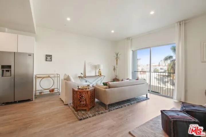 1038 S Mariposa Avenue 305, Los Angeles, California 90006