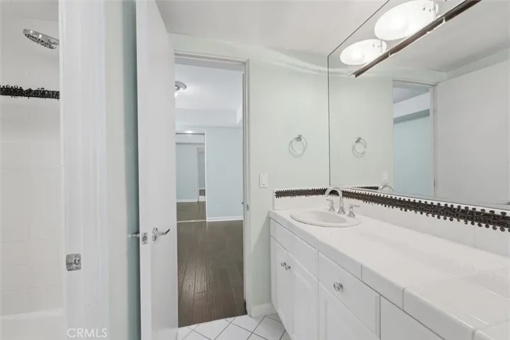 935 1st Street B, Hermosa Beach, California 90254