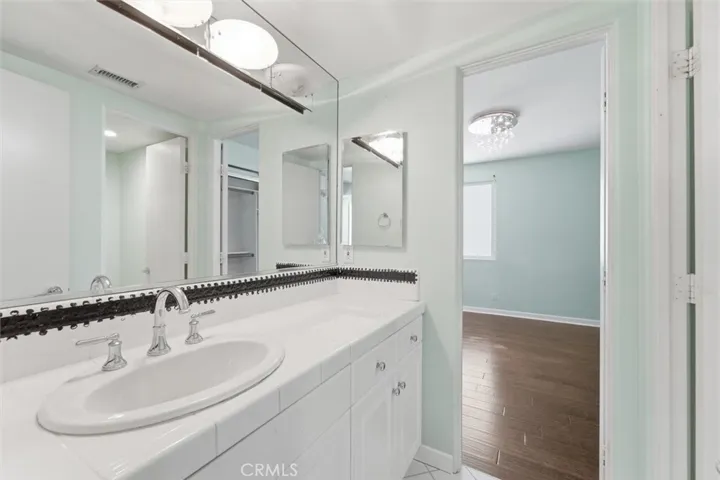 935 1st Street B, Hermosa Beach, California 90254