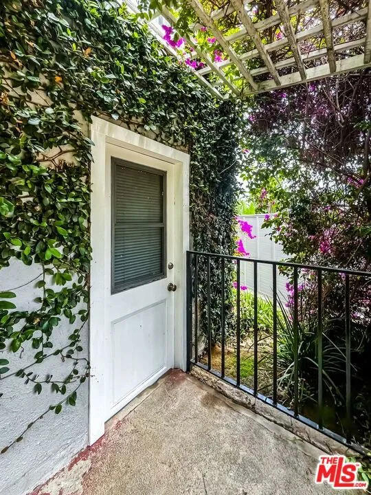 Private Laundry Room - Attache