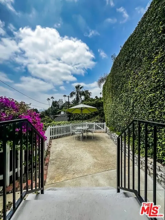 Private Garden/Patio - 1st Bed