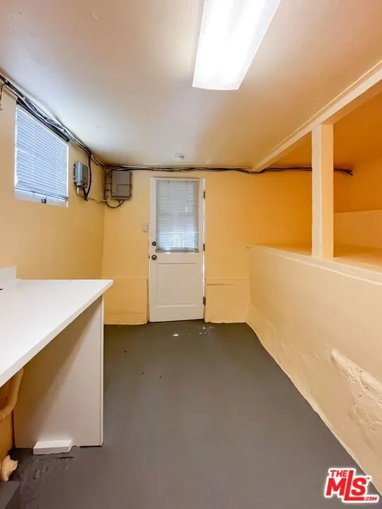 Private Laundry Room - Attache