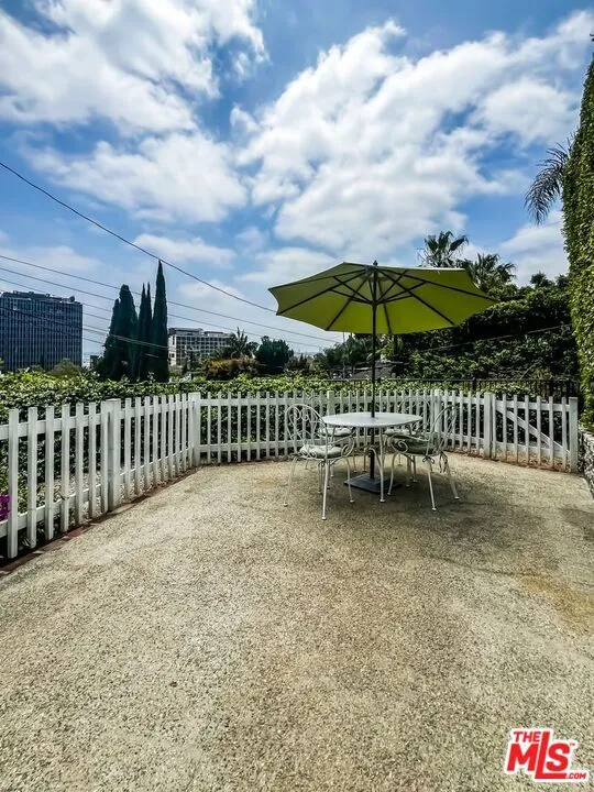 Private Garden/Patio - 1st Bed