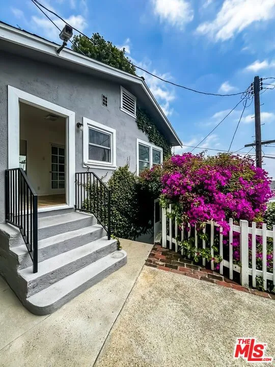 Private Garden/Patio - 1st Bed