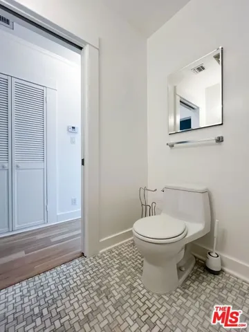 1233 Ozeta Terrace, Los Angeles, California 90069