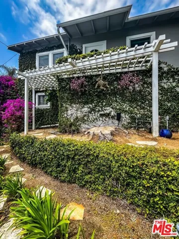 1233 Ozeta Terrace, Los Angeles, California 90069