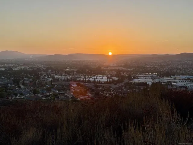 9122 Shadow Hill Rd, Santee, California 92071