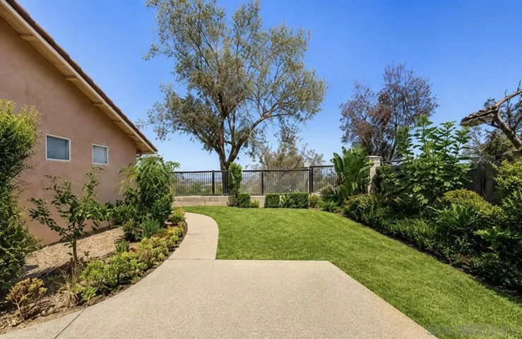 1992 Ridge Way Glen, Escondido, California 92029