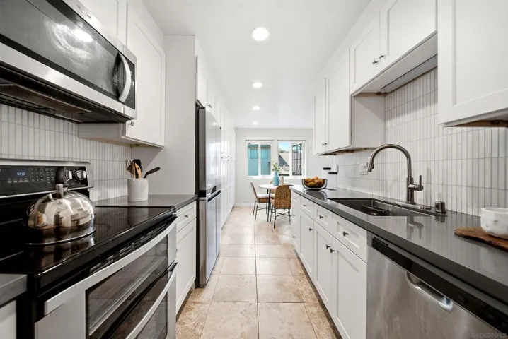 7828 Camino Raposa, San Diego, California 92122