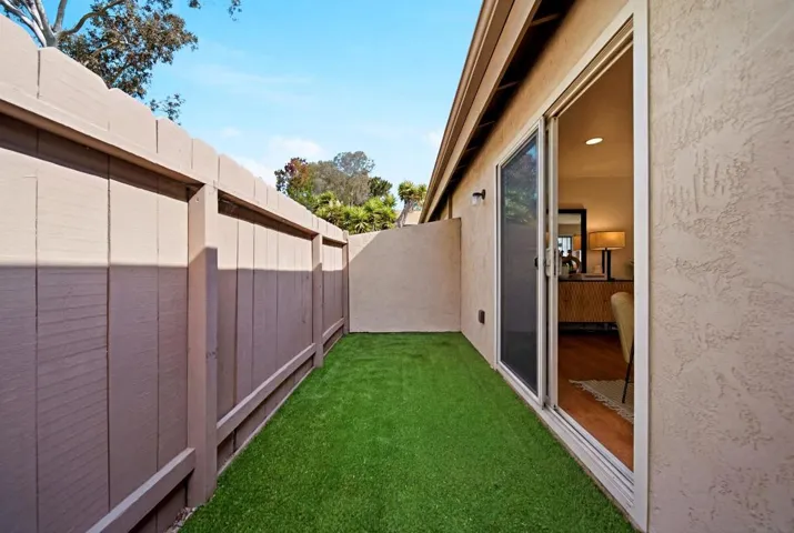 7828 Camino Raposa, San Diego, California 92122