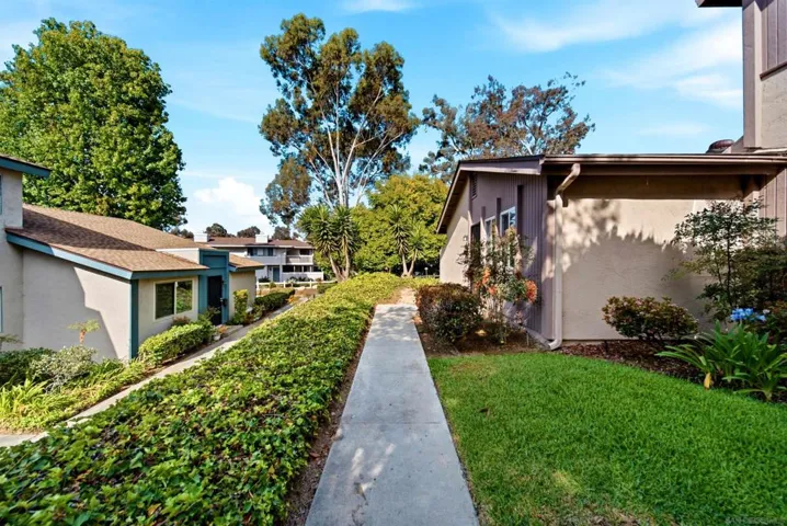 7828 Camino Raposa, San Diego, California 92122
