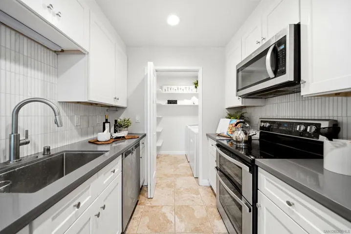 7828 Camino Raposa, San Diego, California 92122