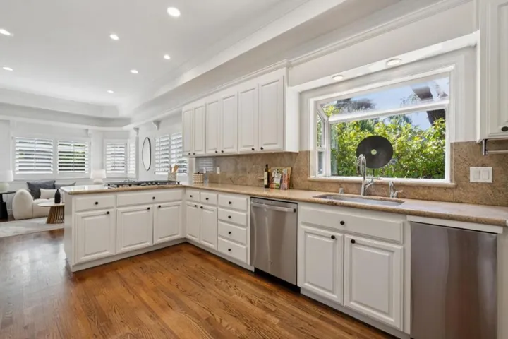 1270 University Drive, Menlo Park, California 94025