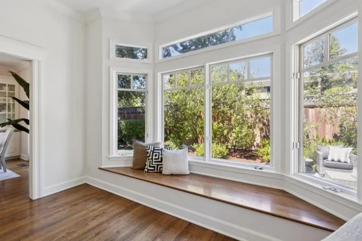1270 University Drive, Menlo Park, California 94025