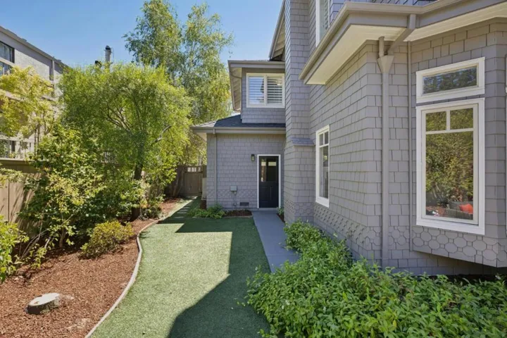 1270 University Drive, Menlo Park, California 94025
