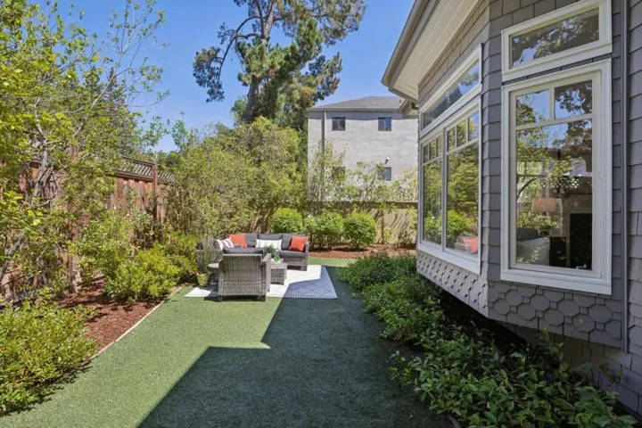 1270 University Drive, Menlo Park, California 94025