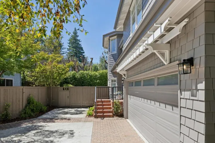 1270 University Drive, Menlo Park, California 94025
