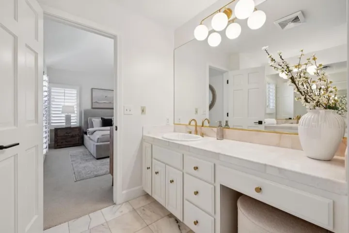 1270 University Drive, Menlo Park, California 94025