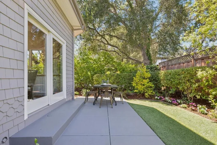 1270 University Drive, Menlo Park, California 94025