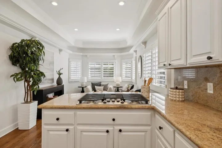 1270 University Drive, Menlo Park, California 94025