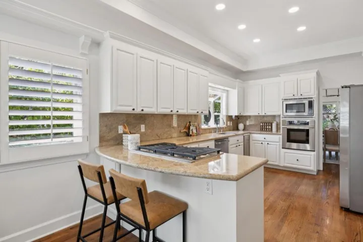 1270 University Drive, Menlo Park, California 94025