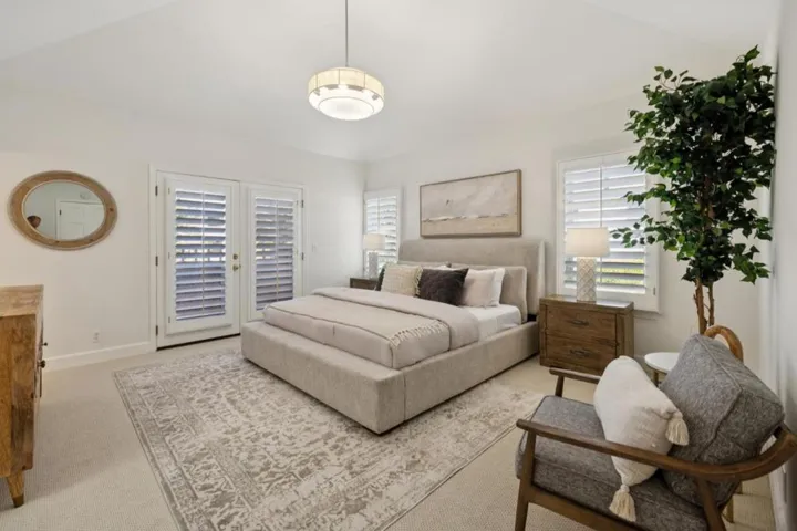 1270 University Drive, Menlo Park, California 94025