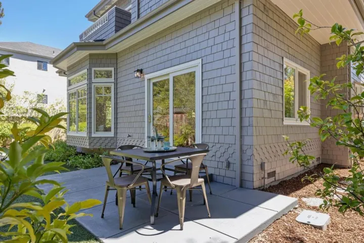 1270 University Drive, Menlo Park, California 94025