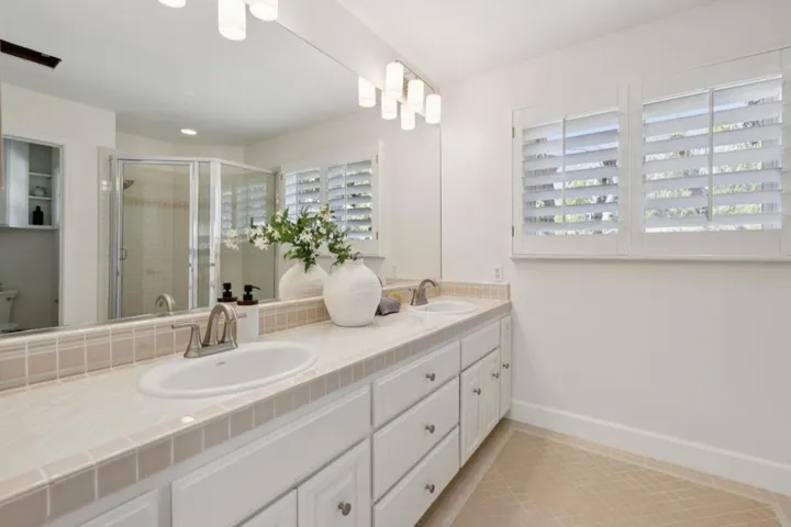 1270 University Drive, Menlo Park, California 94025