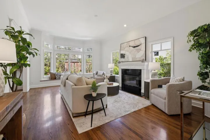 1270 University Drive, Menlo Park, California 94025