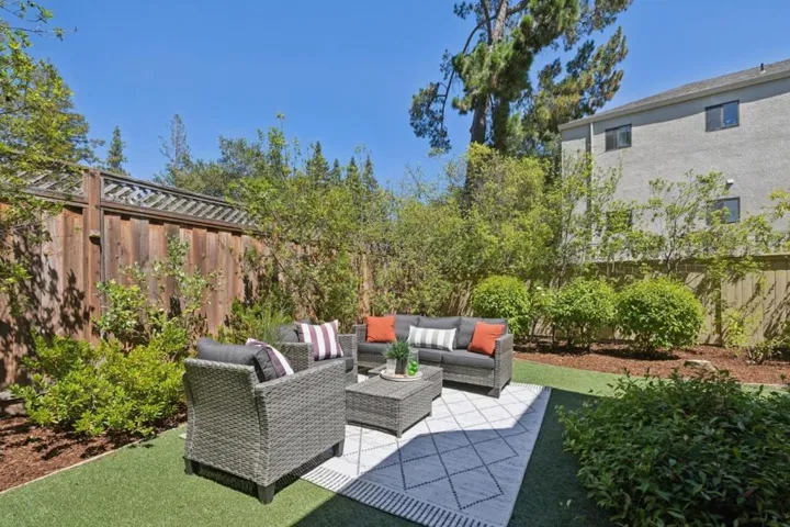 1270 University Drive, Menlo Park, California 94025